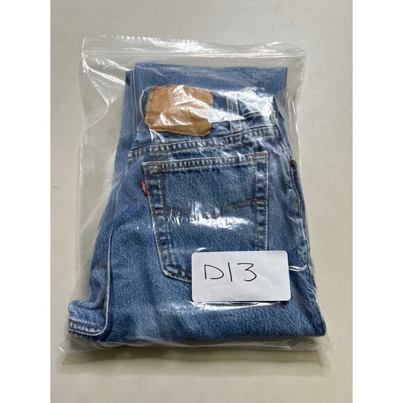 Vintage Levi’s 501 Jeans Women’s Size 9 USA Button Fly 90s Distressed Hem 25x28 - Picture 16 of 16